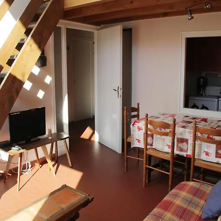 Duplex In Near Cable Car & Valley Views شقة